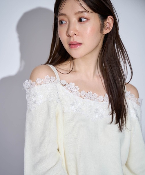 NOELA(ノエラ)の「オフショルレーストリムニット(ニット/セーター・レディース・グレー/オフホワイト/ピンク・フリー)」の8枚目の写真