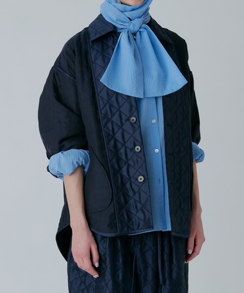 LE CIEL BLEU（ルシェルブルー）の「シャイニーキルテッドシャツジャケット / Shiny Quilted Shirt Jacket（シャツ/ブラウス・レディース・ネイビー/ホワイト・36）」の16枚目の写真
