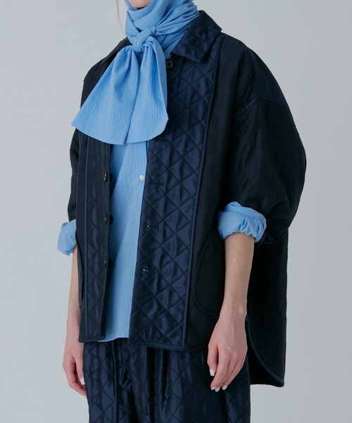 LE CIEL BLEU（ルシェルブルー）の「シャイニーキルテッドシャツジャケット / Shiny Quilted Shirt Jacket（シャツ/ブラウス・レディース・ネイビー/ホワイト・36）」の15枚目の写真