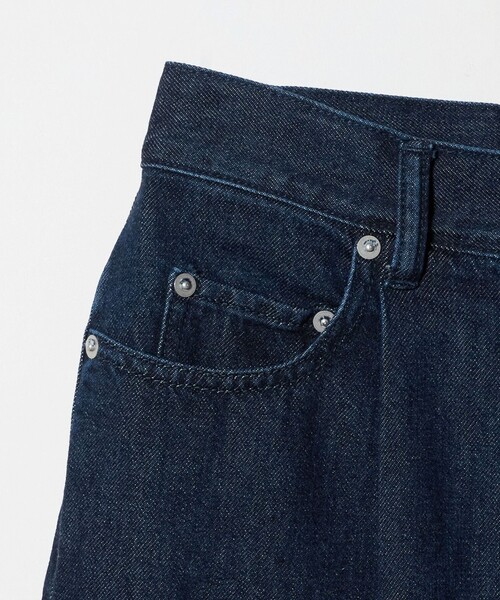 UNITED ARROWS（ユナイテッドアローズ）の「デニム タック ワイドパンツ（デニムパンツ・レディース・ネイビー・36/34/38）」の4枚目の写真