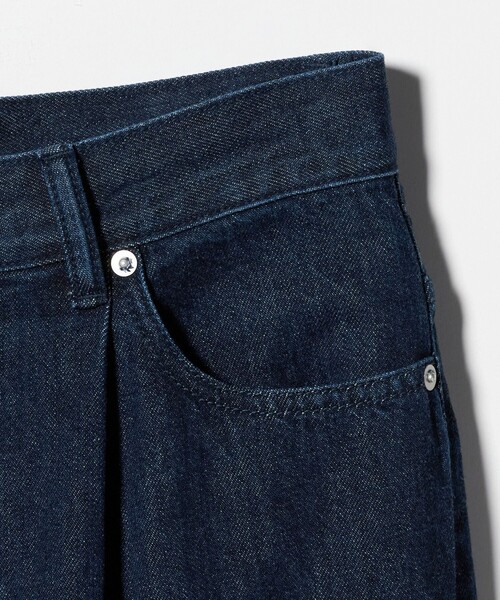 UNITED ARROWS（ユナイテッドアローズ）の「デニム タック ワイドパンツ（デニムパンツ・レディース・ネイビー・36/34/38）」の5枚目の写真