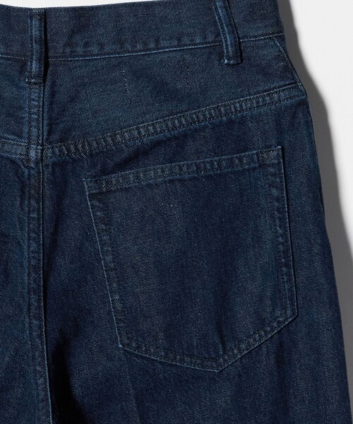 UNITED ARROWS（ユナイテッドアローズ）の「デニム タック ワイドパンツ（デニムパンツ・レディース・ネイビー・36/34/38）」の6枚目の写真