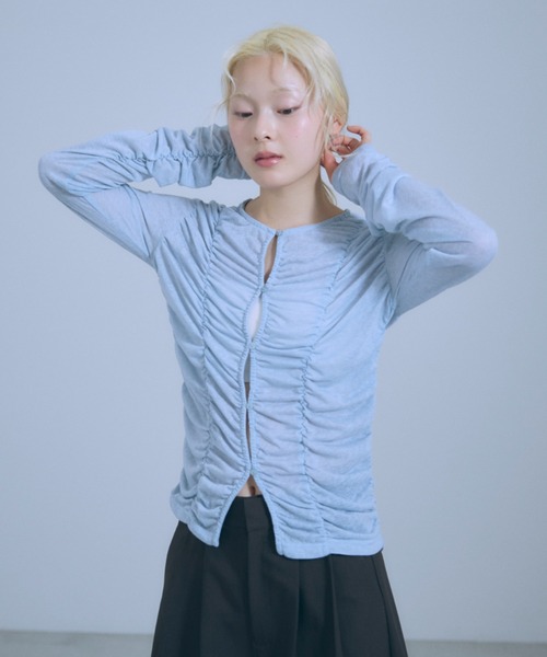 EN NEUME(エンノイム)の「Shirring Cut Cardigan(カーディガン/ボレロ・レディース・ブルー/杢グレー/オフホワイト/ブラック・FREE)」の4枚目の写真
