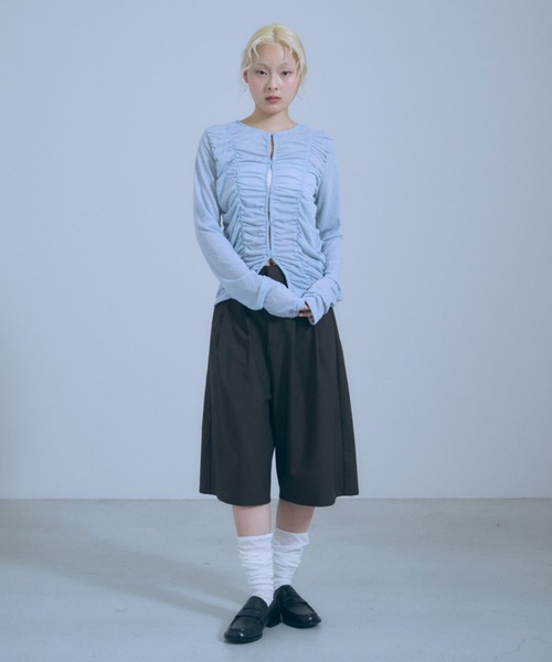 EN NEUME(エンノイム)の「Shirring Cut Cardigan(カーディガン/ボレロ・レディース・ブルー/杢グレー/オフホワイト/ブラック・FREE)」の10枚目の写真