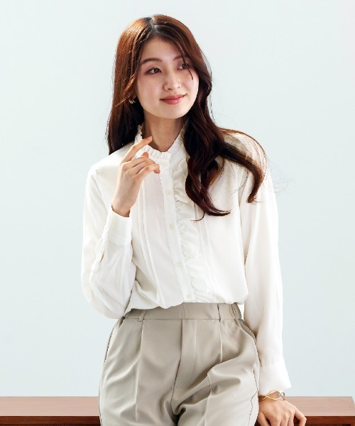 White Collection（ホワイトコレクション）の「【 さりげなく華やぐ 】ソフトピケ・アシメフリルブラウス（シャツ/ブラウス・レディース・オフホワイト/サックスブルー・M）」の2枚目の写真