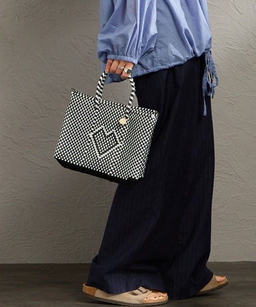 Letra（レトラ）の「[Letra/レトラ] メルカド バッグ(ダブルエキストラスモール)（トートバッグ・レディース・クリーム/ブラック/レッド・XXS）」の4枚目の写真