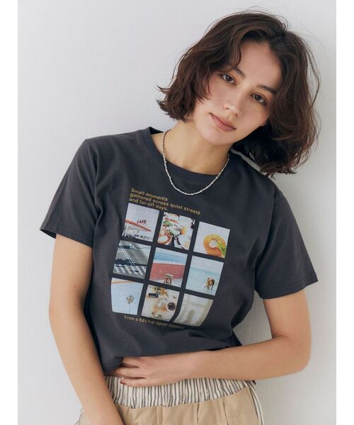 Ungrid（アングリッド）の「フォトプリントコンパクトTee（Tシャツ/カットソー・レディース・オレンジ/ブルー/オフホワイト/チャコールグレー・FREE）」の3枚目の写真