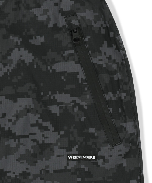 WKNDRS(ウィーキャンドース)の「DIGI CAMO PARACHUTE PANTS (BLACK)(その他パンツ・レディース・その他・MEDIUM/LARGE/X-LARGE)」の4枚目の写真