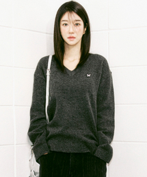 BUTTERFLY PATCH V-NECK KNIT_CHARCOAL