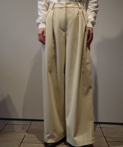 anuke(アンヌーク)の「anuke Doubletuck Wide Pasnts(その他パンツ・レディース・ベージュ/ブラウン・36/38)」の1枚目の写真