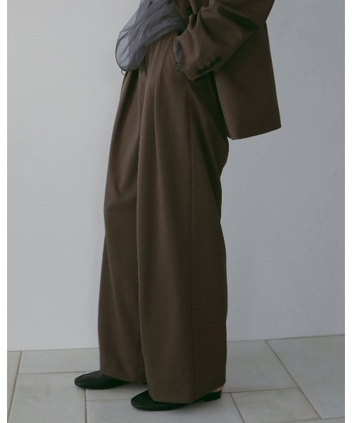 anuke(アンヌーク)の「anuke Doubletuck Wide Pasnts(その他パンツ・レディース・ベージュ/ブラウン・36/38)」の2枚目の写真