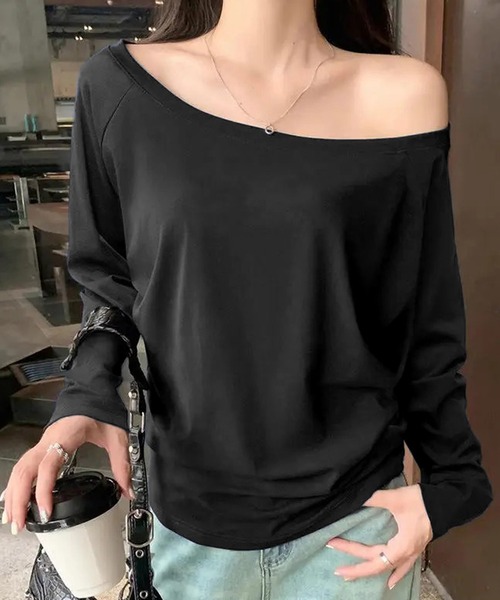 ALTROSE(アルトローズ)の「【伸縮性あり】トップス セミオフショルダー(Tシャツ/カットソー・レディース・グレー/ブラック/ホワイト・FREE)」の8枚目の写真