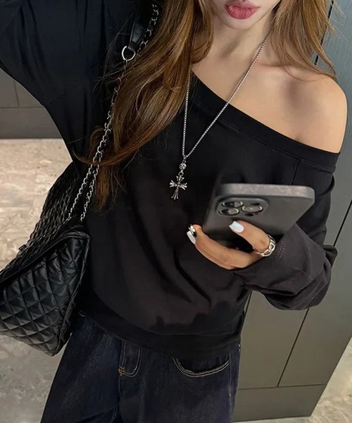 ALTROSE(アルトローズ)の「【伸縮性あり】トップス セミオフショルダー(Tシャツ/カットソー・レディース・グレー/ブラック/ホワイト・FREE)」の10枚目の写真