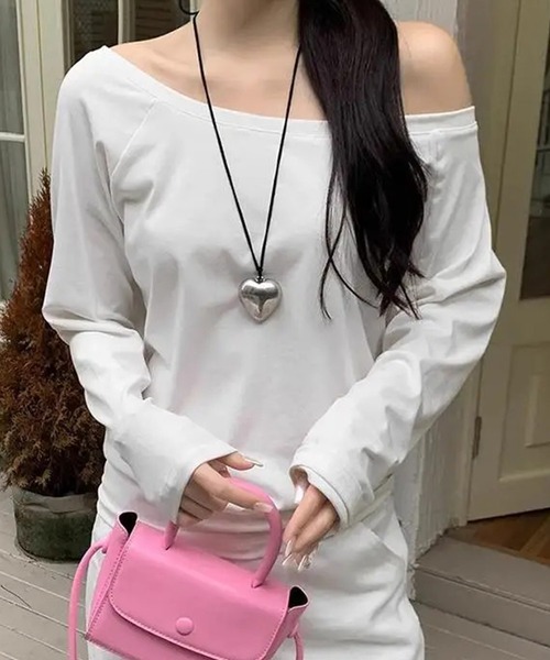 ALTROSE(アルトローズ)の「【伸縮性あり】トップス セミオフショルダー(Tシャツ/カットソー・レディース・グレー/ブラック/ホワイト・FREE)」の14枚目の写真