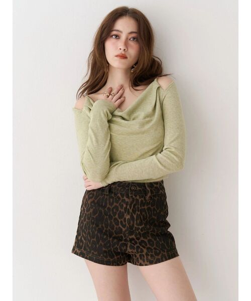 EVRIS(エヴリス)の「チェーンドレープリブトップス 春服(Tシャツ/カットソー・レディース・ホワイト/グリーン/ブラック・FREE)」の1枚目の写真