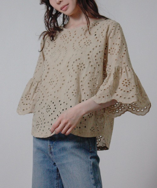 NYLAUS(ナイラス)の「【SG】袖口スカラップ 刺繍レースブラウス フレアスリーブ(シャツ/ブラウス・レディース・ブラック/モカ/オフホワイト・L/M/3L/LL)」の3枚目の写真