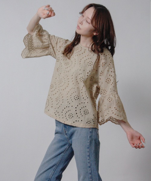 NYLAUS(ナイラス)の「【SG】袖口スカラップ 刺繍レースブラウス フレアスリーブ(シャツ/ブラウス・レディース・ブラック/モカ/オフホワイト・L/M/3L/LL)」の9枚目の写真