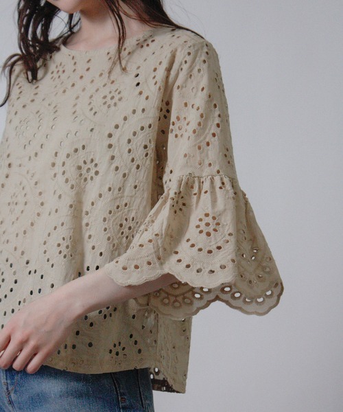 NYLAUS(ナイラス)の「【SG】袖口スカラップ 刺繍レースブラウス フレアスリーブ(シャツ/ブラウス・レディース・ブラック/モカ/オフホワイト・L/M/3L/LL)」の7枚目の写真