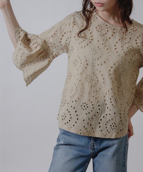 NYLAUS(ナイラス)の「【SG】袖口スカラップ 刺繍レースブラウス フレアスリーブ(シャツ/ブラウス・レディース・ブラック/モカ/オフホワイト・L/M/3L/LL)」の6枚目の写真