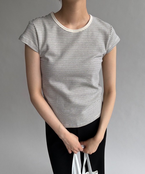 FUULLY STUDIO(フーリィーステューディオ)の「ボーダーコンパクトTEE(Tシャツ/カットソー・レディース・ネイビー/アイボリー・FREE)」の1枚目の写真