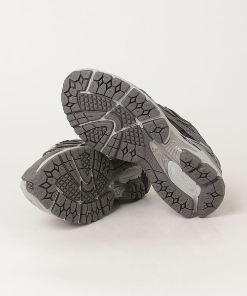 NEW BALANCE(ニューバランス)の「1906N(スニーカー・メンズ・ブラック×グレー・22.0cm/22.5cm/23.0cm/23.5cm/24.0cm/24.5cm/25.0cm/25.5cm/26.0cm/26.5cm/27.0cm/27.5cm/28.0cm/28.5cm/29.0cm/30.0cm)」の4枚目の写真