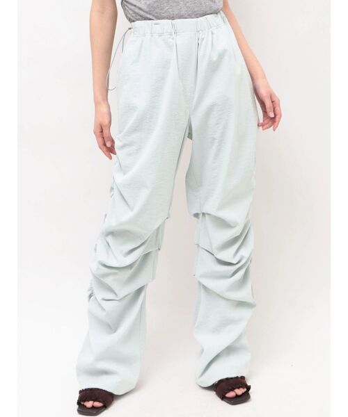 CALNAMUR(カルナムール)の「サイドギャザーリラックスパンツ(その他パンツ・レディース・ブラウン/ブルー/オフホワイト・FREE)」の3枚目の写真