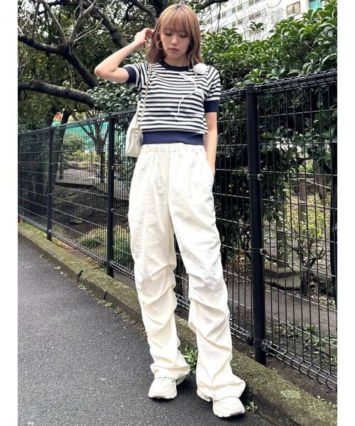 CALNAMUR(カルナムール)の「サイドギャザーリラックスパンツ(その他パンツ・レディース・ブラウン/ブルー/オフホワイト・FREE)」の4枚目の写真