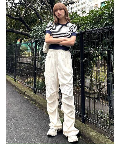 CALNAMUR(カルナムール)の「サイドギャザーリラックスパンツ(その他パンツ・レディース・ブラウン/ブルー/オフホワイト・FREE)」の6枚目の写真