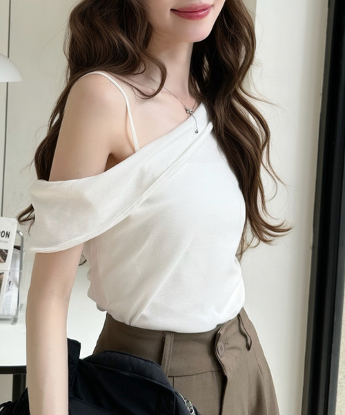 Ada.(エイダ)の「アシンメトリー オフショルダー シャーリング カットソー(Tシャツ/カットソー・レディース・ホワイト/グレー/ブルー/ブラック・FREE)」の7枚目の写真