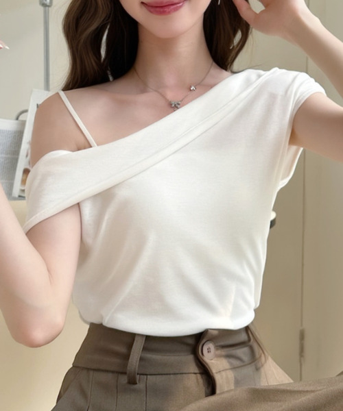 Ada.(エイダ)の「アシンメトリー オフショルダー シャーリング カットソー(Tシャツ/カットソー・レディース・ホワイト/グレー/ブルー/ブラック・FREE)」の8枚目の写真