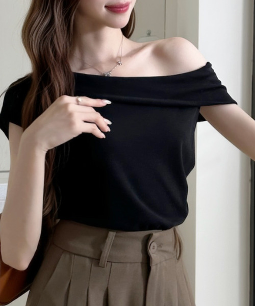 Ada.(エイダ)の「アシンメトリー オフショルダー シャーリング カットソー(Tシャツ/カットソー・レディース・ホワイト/グレー/ブルー/ブラック・FREE)」の11枚目の写真