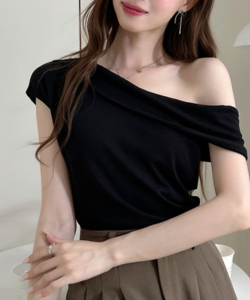 Ada.(エイダ)の「アシンメトリー オフショルダー シャーリング カットソー(Tシャツ/カットソー・レディース・ホワイト/グレー/ブルー/ブラック・FREE)」の14枚目の写真