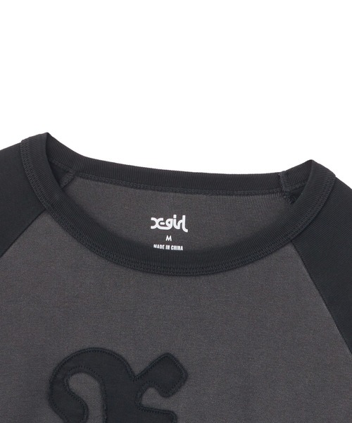 X-girl(エックスガール)の「PIGMENT DYED PATCH RAGLAN L/S BABY TEE(Tシャツ/カットソー・レディース・ブラック/オリーブ・S/M)」の4枚目の写真