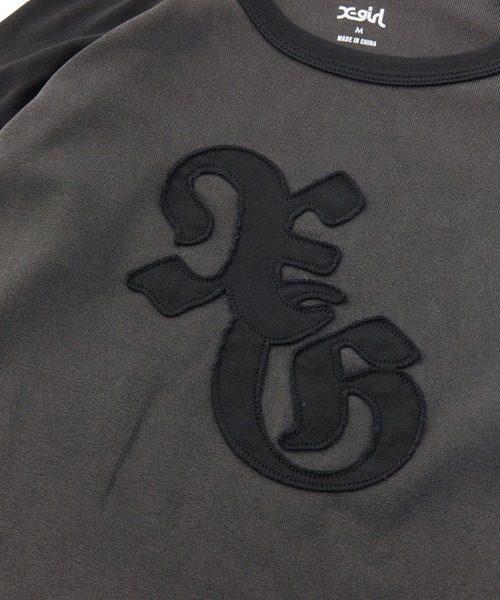 X-girl(エックスガール)の「PIGMENT DYED PATCH RAGLAN L/S BABY TEE(Tシャツ/カットソー・レディース・ブラック/オリーブ・S/M)」の6枚目の写真