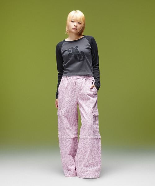 X-girl(エックスガール)の「PIGMENT DYED PATCH RAGLAN L/S BABY TEE(Tシャツ/カットソー・レディース・ブラック/オリーブ・S/M)」の13枚目の写真