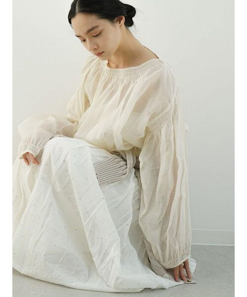 FIKA.(フィーカ)の「Sheer check gathered blouse(シャツ/ブラウス・レディース・アイボリー/ブラック・MEDIUM)」の5枚目の写真