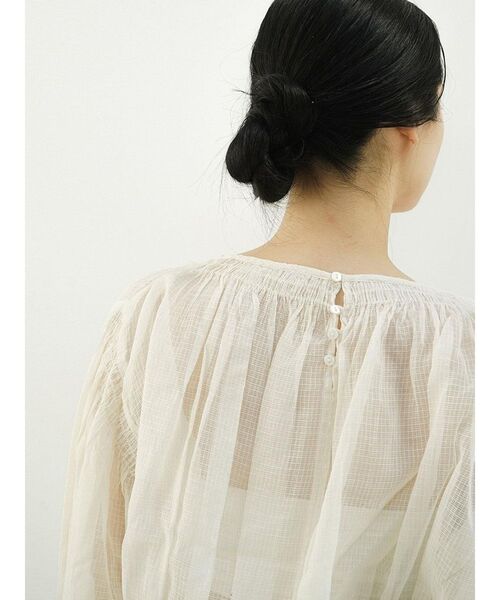 FIKA.(フィーカ)の「Sheer check gathered blouse(シャツ/ブラウス・レディース・アイボリー/ブラック・MEDIUM)」の7枚目の写真