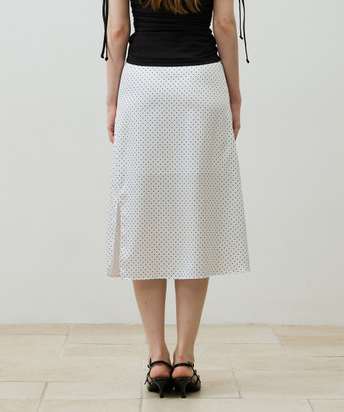 ARI(アリ)の「TINY DOT SLIT SKIRT / WHITE(スカート・レディース・ホワイト・SMALL/MEDIUM)」の3枚目の写真