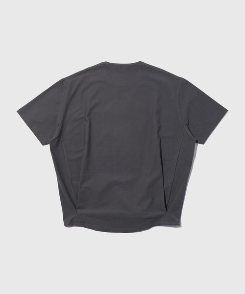 ADAM ET ROPE'(アダムエロペ)の「【MINUS】オーバーサイズTシャツ / 接触冷感 / 遮熱 / UVカット / 吸水拡散(Tシャツ/カットソー・メンズ・ネイビー/ホワイト/チャコールグレー/ブラック・L/M)」の8枚目の写真