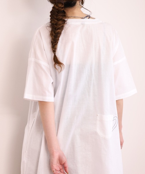 Emago(イマゴ)の「EMAGO カップ取り刺繍ワンピース 半袖(シャツワンピース・レディース・グリーン/ホワイト/スミクロ・FREE)」の13枚目の写真