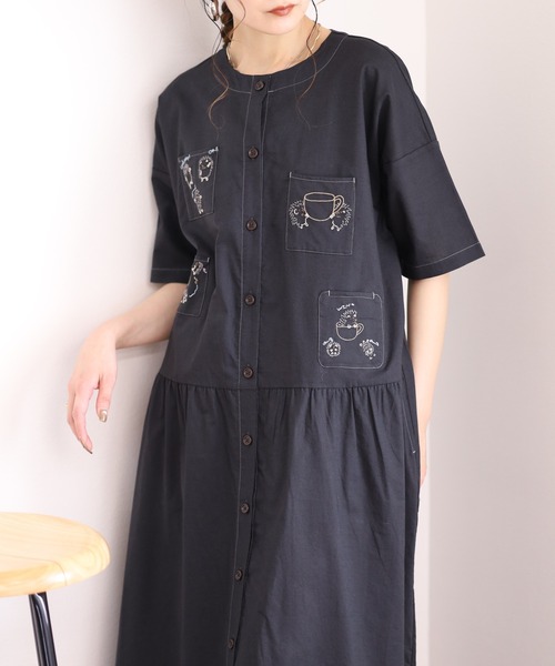 Emago(イマゴ)の「EMAGO カップ取り刺繍ワンピース 半袖(シャツワンピース・レディース・グリーン/ホワイト/スミクロ・FREE)」の4枚目の写真