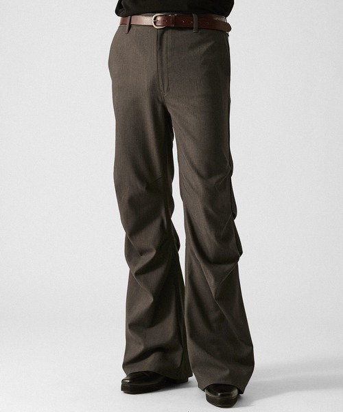 CLEL(クレイル)の「【CLEL】Grace Cloth 3D Tuck Flare Pants / グレイスクロス 3Dタックフレアパンツ(スラックス・メンズ・ダークウッド/グレー/ブラック・XS/S/M/L)」の3枚目の写真