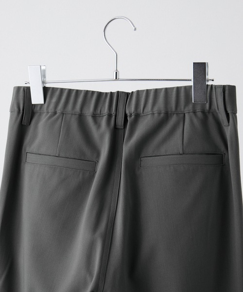CLEL(クレイル)の「【CLEL】Grace Cloth 3D Tuck Flare Pants / グレイスクロス 3Dタックフレアパンツ(スラックス・メンズ・ダークウッド/グレー/ブラック・XS/S/M/L)」の4枚目の写真
