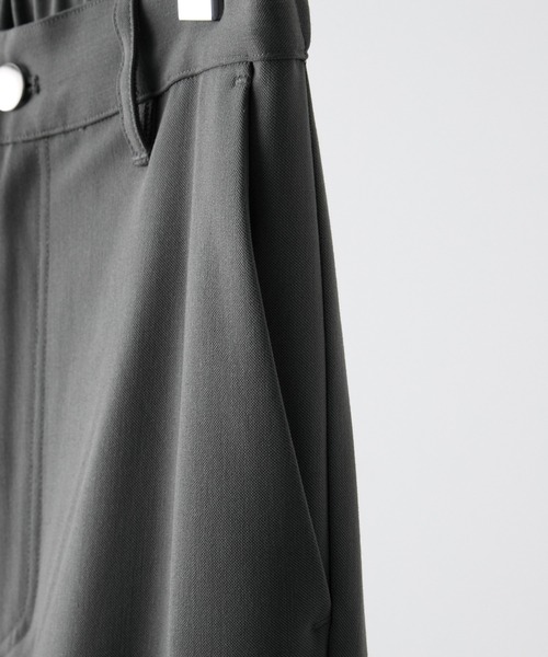 CLEL(クレイル)の「【CLEL】Grace Cloth 3D Tuck Flare Pants / グレイスクロス 3Dタックフレアパンツ(スラックス・メンズ・ダークウッド/グレー/ブラック・XS/S/M/L)」の6枚目の写真