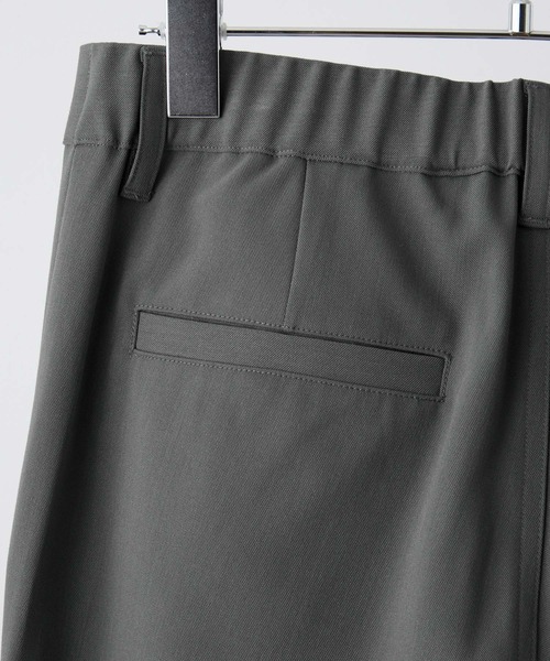 CLEL(クレイル)の「【CLEL】Grace Cloth 3D Tuck Flare Pants / グレイスクロス 3Dタックフレアパンツ(スラックス・メンズ・ダークウッド/グレー/ブラック・XS/S/M/L)」の7枚目の写真