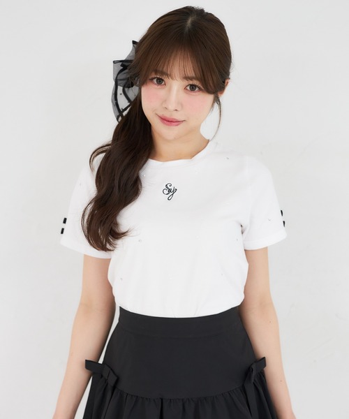 Suyunn(スユン)の「リボン付きストーン&パール装飾ロゴ刺繍入りTシャツ(Tシャツ/カットソー・レディース・ピンク/ホワイト・M)」の6枚目の写真