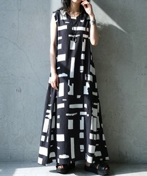 アート柄 幾何学柄 マキシ丈 フレア ワンピース