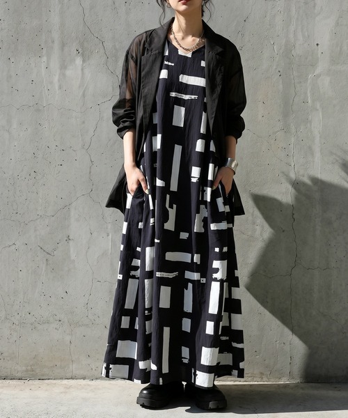 antiqua(アンティカ)の「アート柄 幾何学柄 マキシ丈 フレア ワンピース(ワンピース・レディース・ブラック・ONESIZE)」の8枚目の写真
