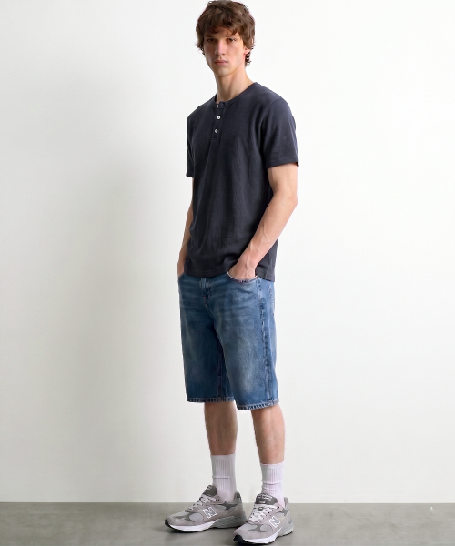 DE GRAND MATIN(ディグランドマーティン)の「Waffle Henley-neck T-shirt_Navy(Tシャツ/カットソー・メンズ・ネイビー/ライトグレー/ブラック・MEDIUM/LARGE/X-LARGE)」の6枚目の写真