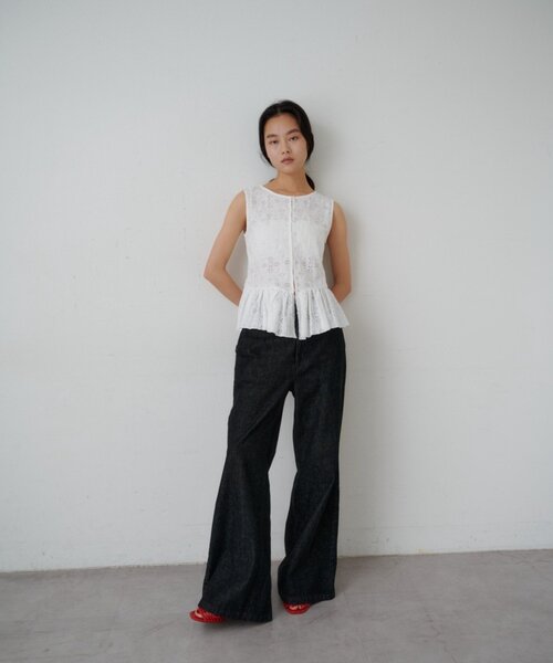 SHENERY（シーナリー）の「レースペプラムフリルタンク（シャツ/ブラウス・レディース・ブラック/オフホワイト・FREE）」の5枚目の写真